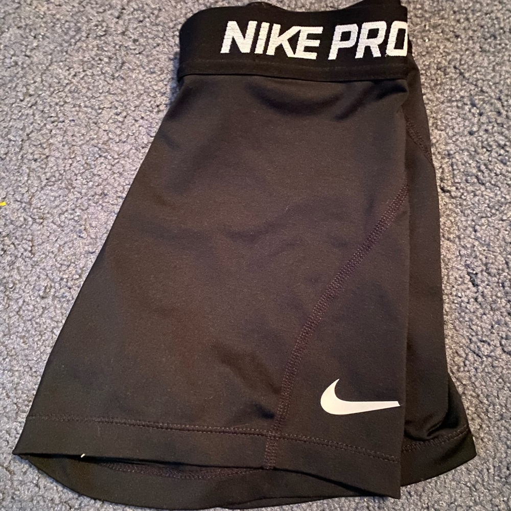 black nike pro